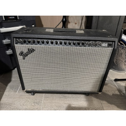Fender Ultimate Chorus Guitar Amplifier